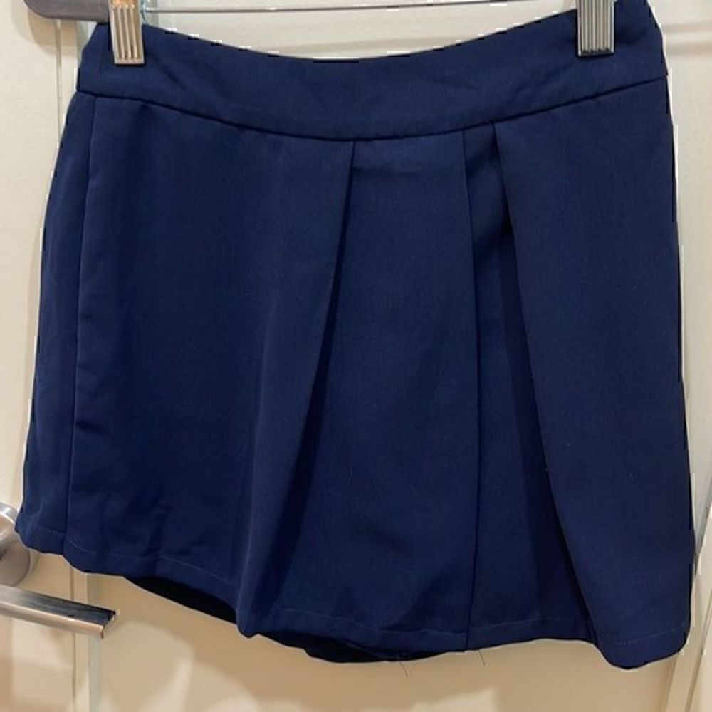 NWT -Cupcakes and Cashmere Navy Skort Size 0